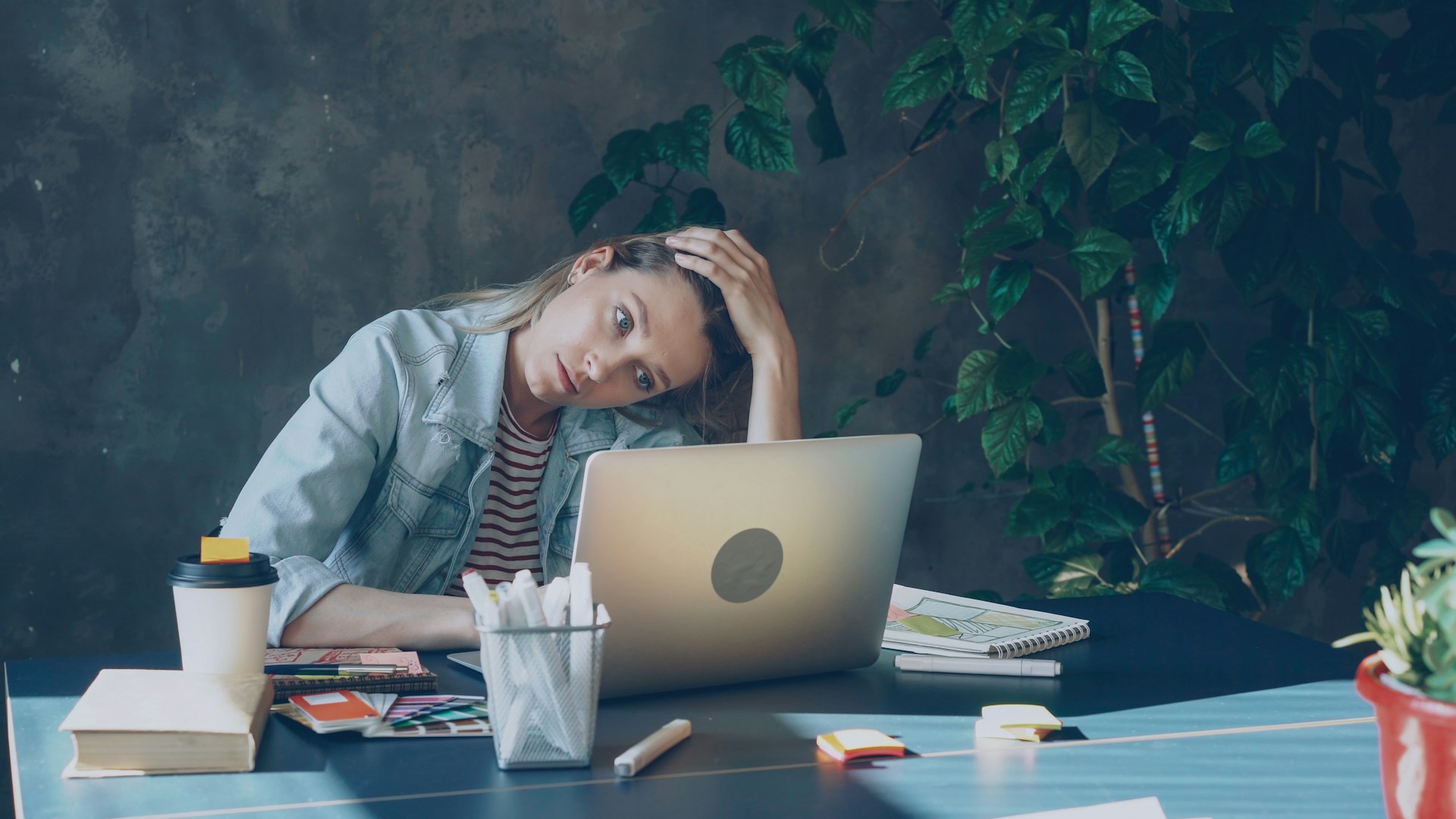 Disengaged employee at work